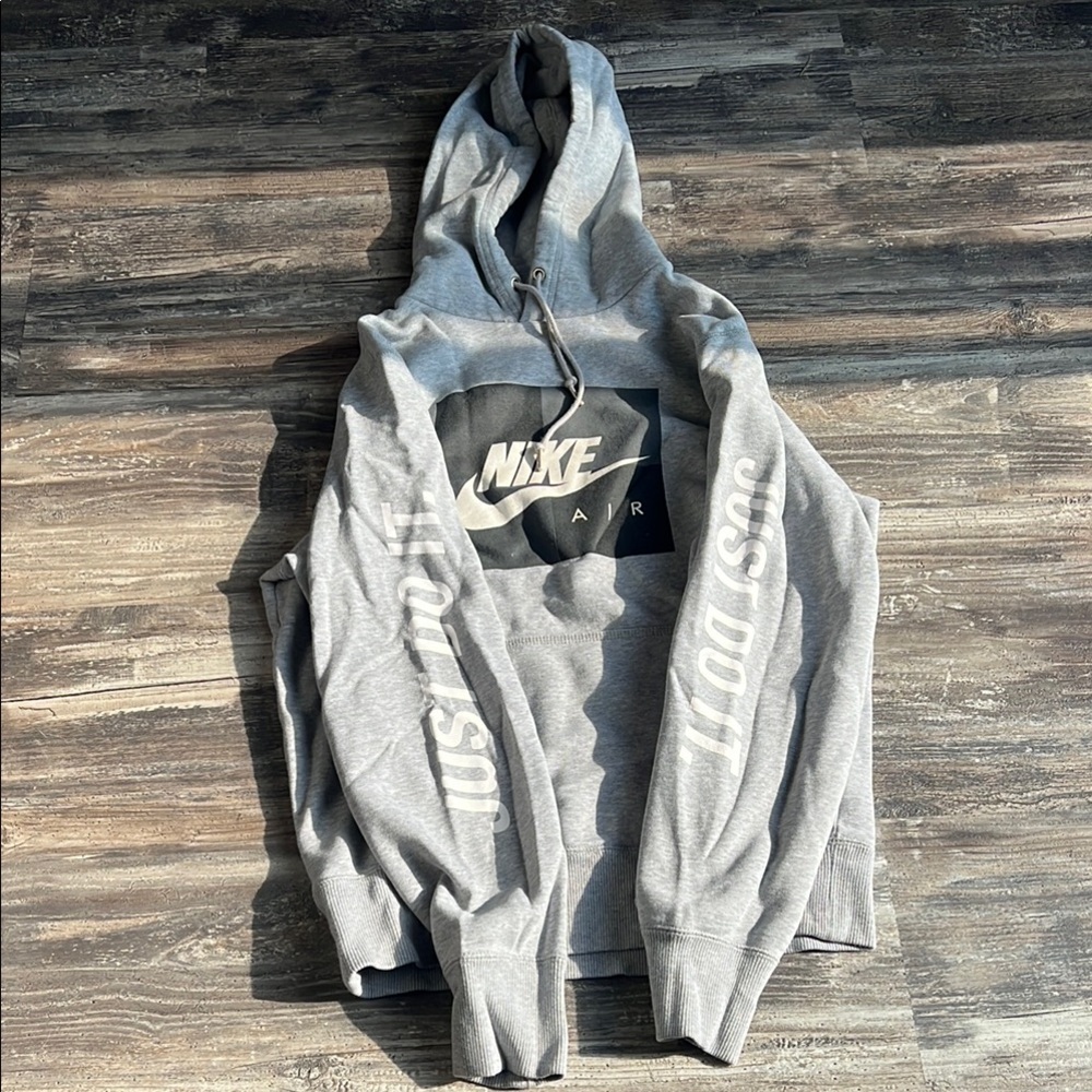 Nike Gray Crew Neck Sweater Soft Casual Fit